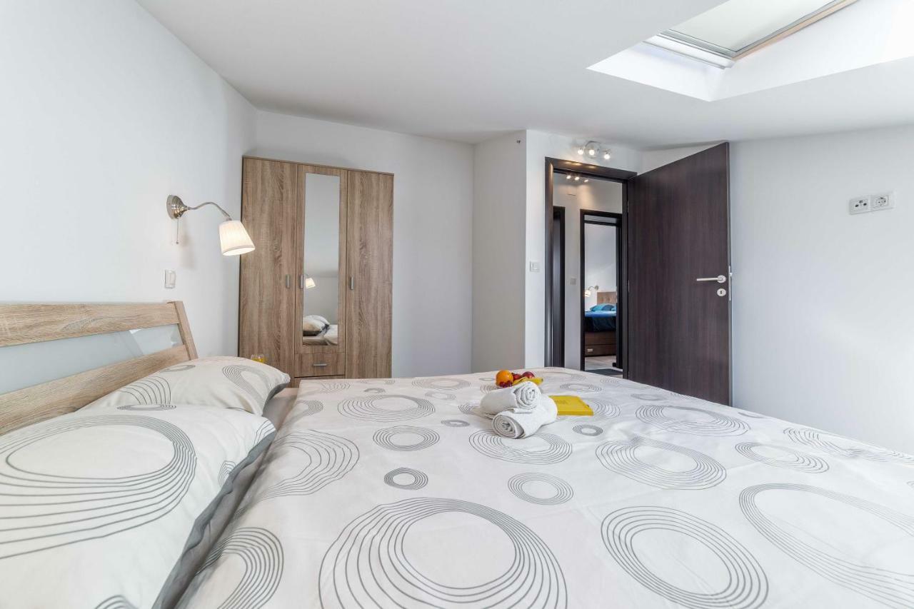 Apartments The Heart Of Croatia Pirovac Extérieur photo